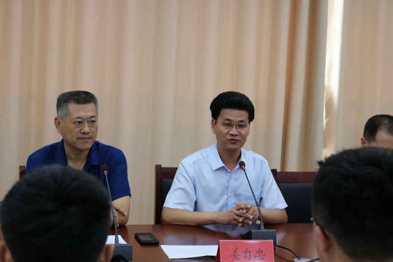 沂南一中校长姜自忠讲话